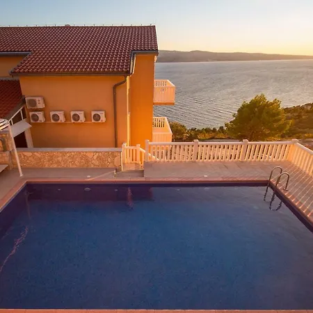 Ana With Private 50m2 Pool, 7 Bedrooms, 7 Bathrooms, 18 Persons Max * Stanici