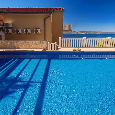 Willa Ana With Private 50m2 Pool, 7 Bedrooms, 7 Bathrooms, 18 Persons Max Stanici