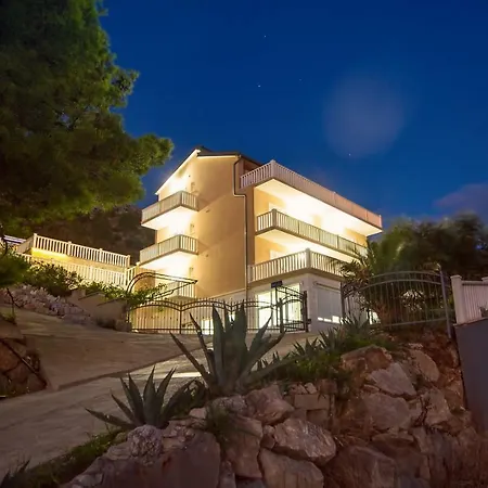 Villa Ana With Private 50m2 Pool, 7 Bedrooms, 7 Bathrooms, 18 Persons Max Stanici