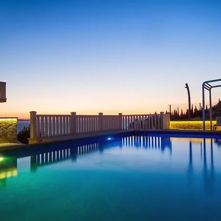 Ana With Private 50m2 Pool, 7 Bedrooms, 7 Bathrooms, 18 Persons Max * Stanici