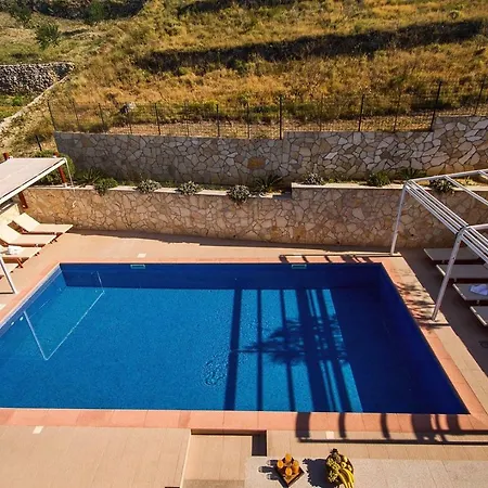 Willa Ana With Private 50m2 Pool, 7 Bedrooms, 7 Bathrooms, 18 Persons Max